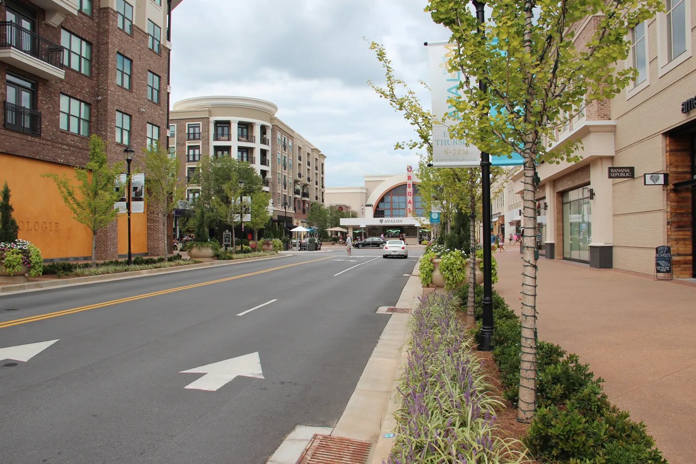 Avalon, where most of Alpharetta's date-night restaurants are within a short walk
