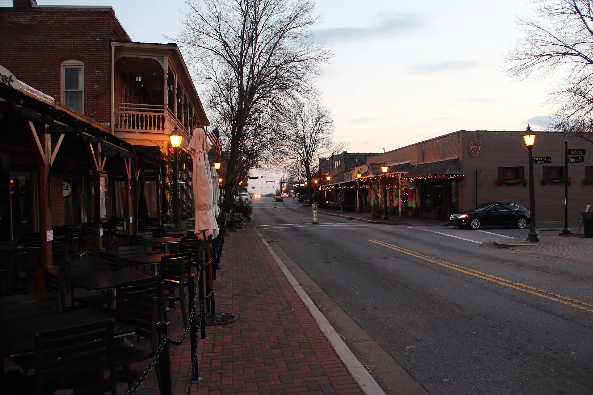 Canton Street in downtown Roswell dressed for the holidays, December 2016